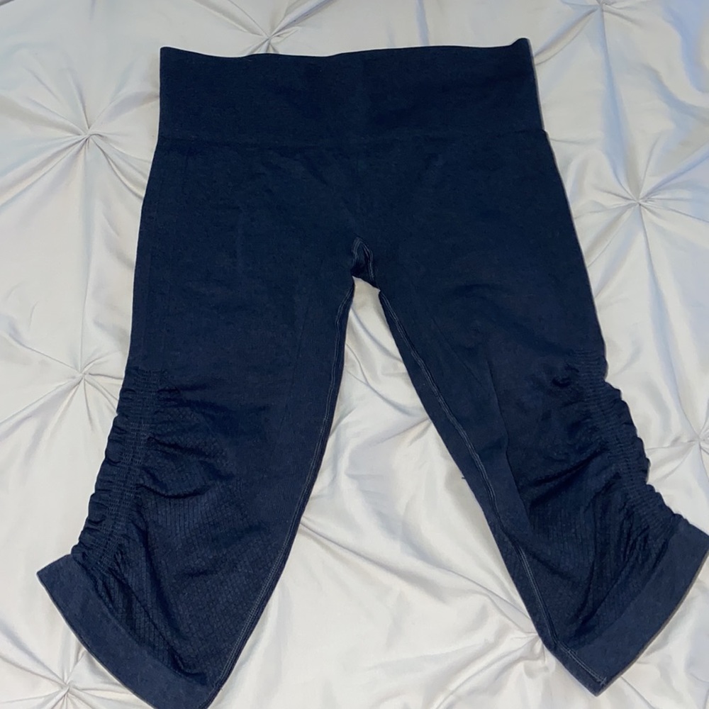 Lululemon crops - Picture 3 of 4